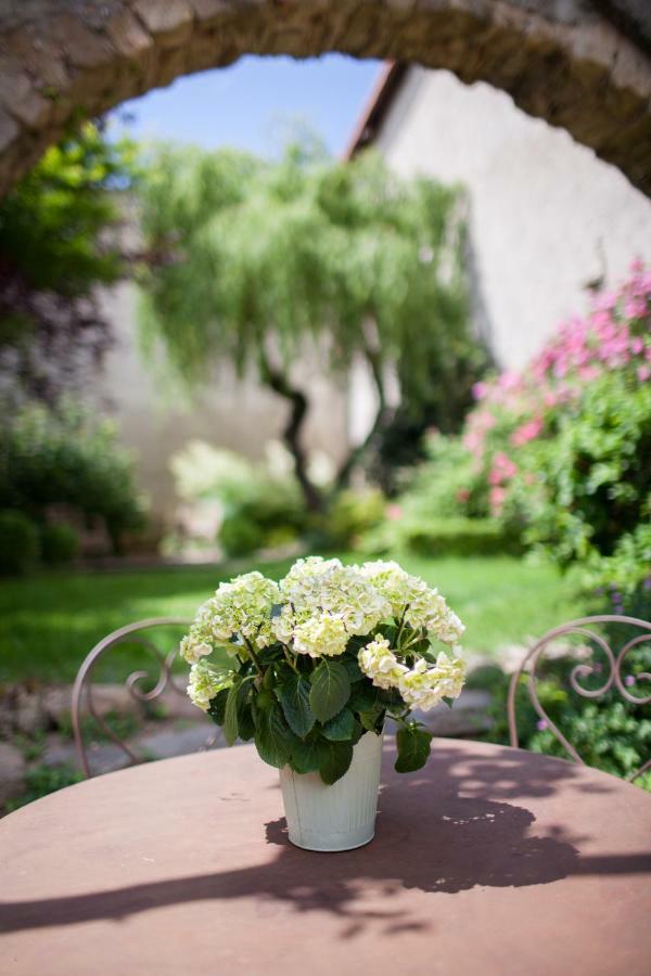Le Clos Du Perret Chaussan ภายนอก รูปภาพ